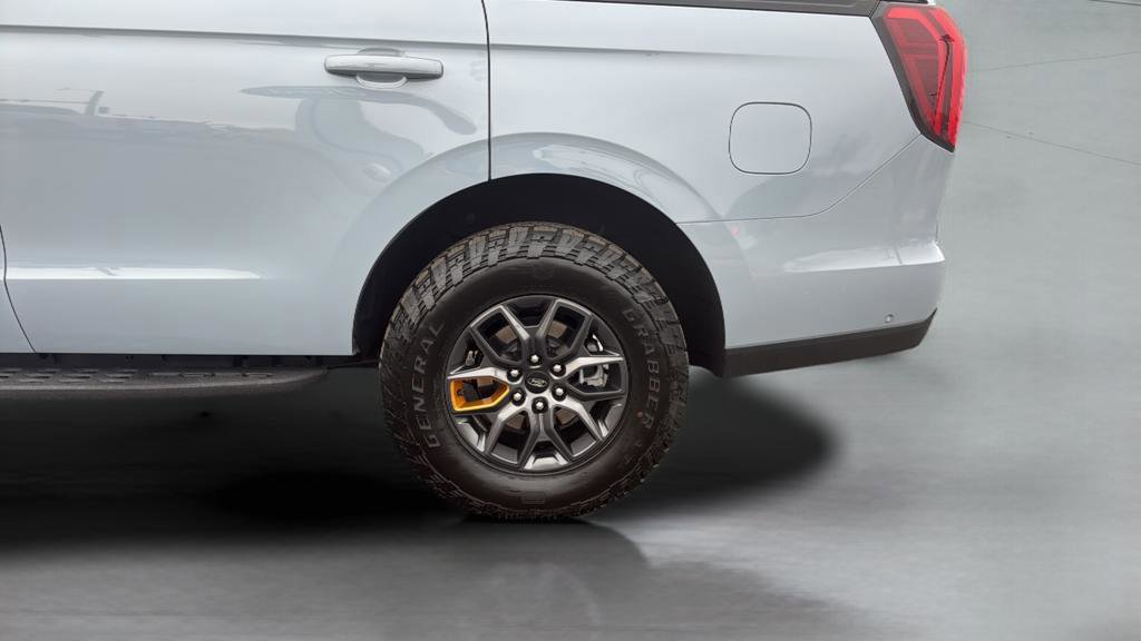 Certified 2025 Ford Expedition Tremor AWD/4WD image 36