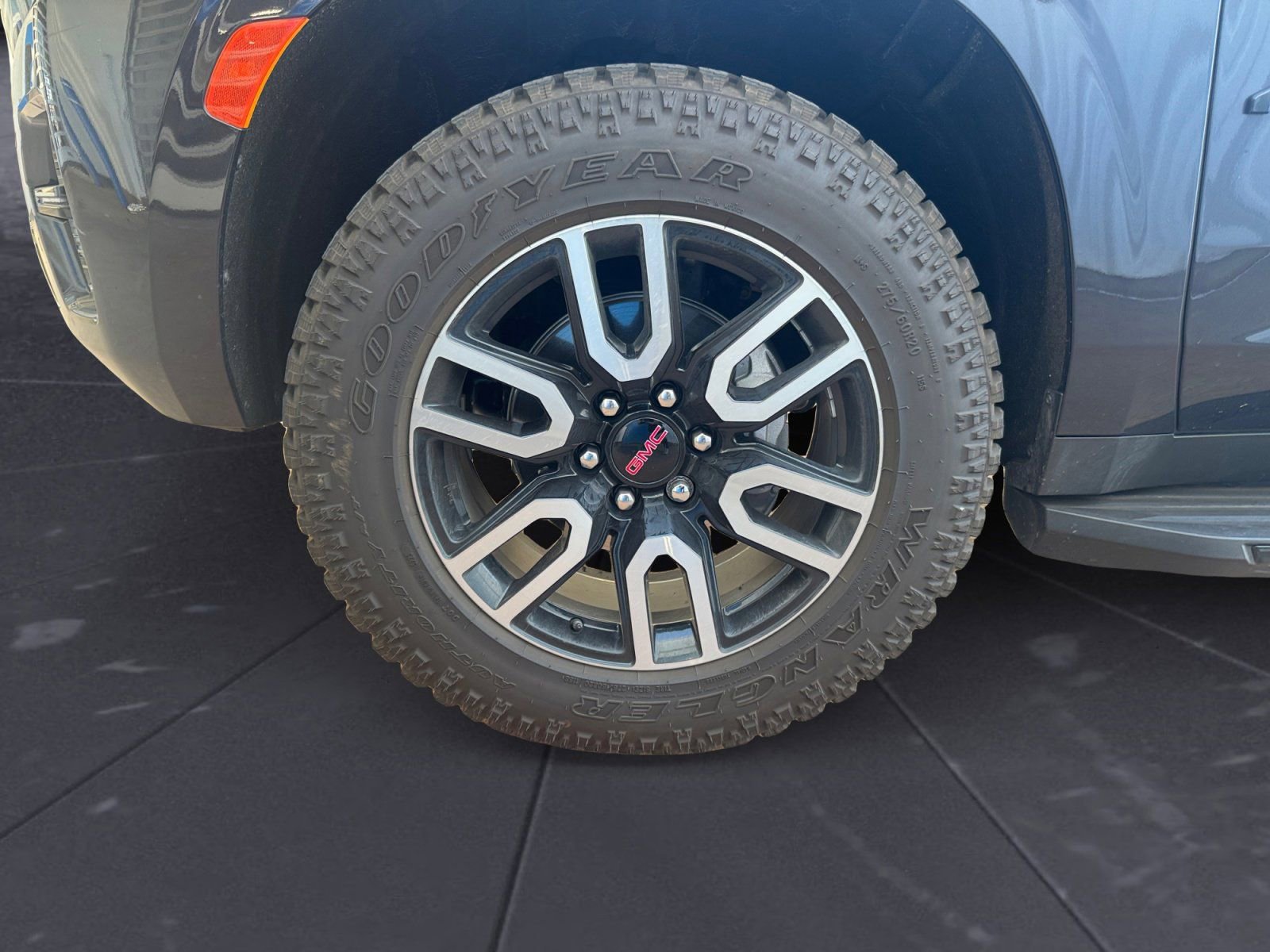 Used 2024 GMC Yukon AT4 w/ Technology Package AWD/4WD image 14