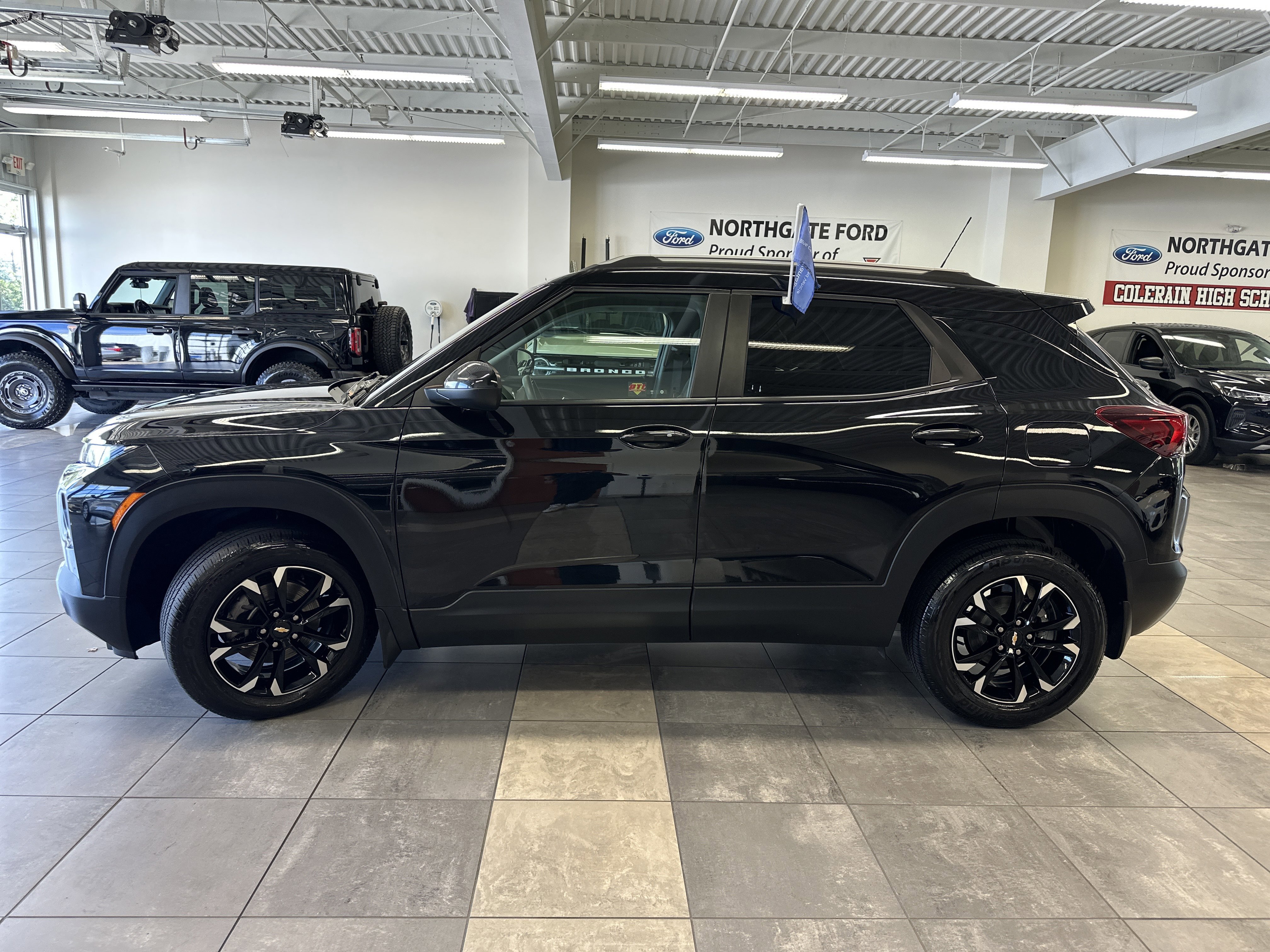 Used 2022 Chevrolet TrailBlazer LT image 2