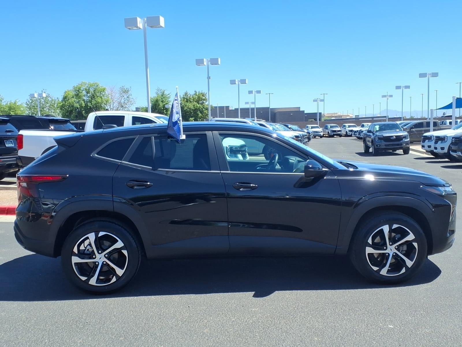 Used 2025 Chevrolet Trax RS w/ Driver Confidence Package FWD image 3