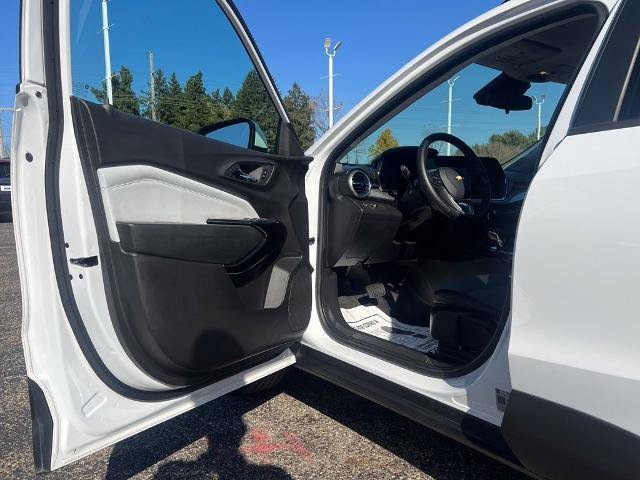 Used 2025 Chevrolet Trax LT w/ LT Convenience Package FWD image 16