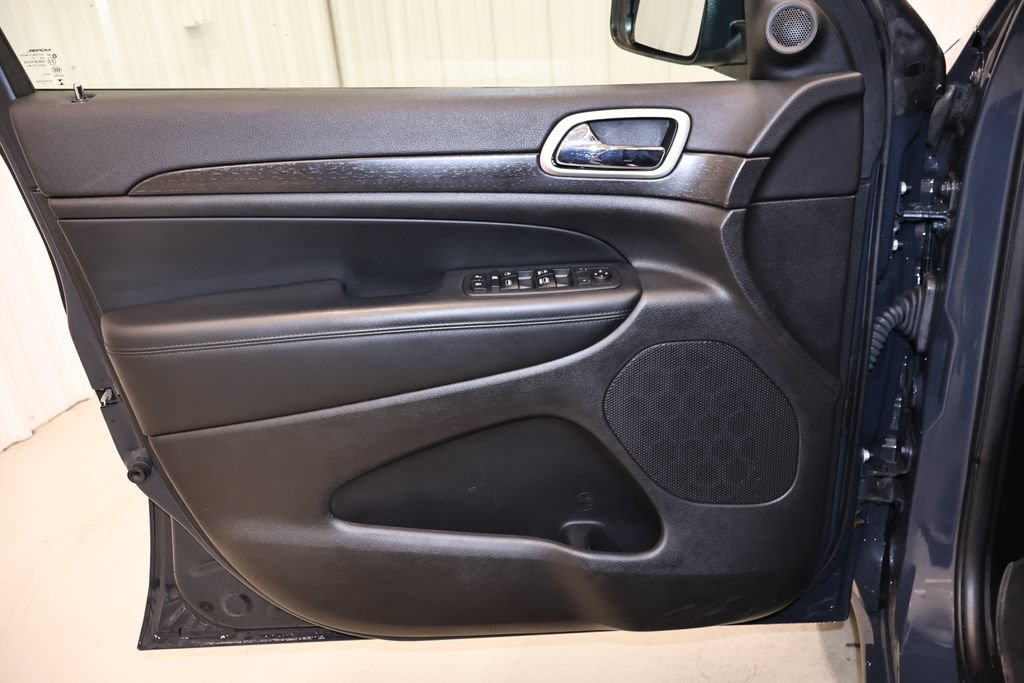 Used 2018 Jeep Grand Cherokee Laredo AWD/4WD image 11
