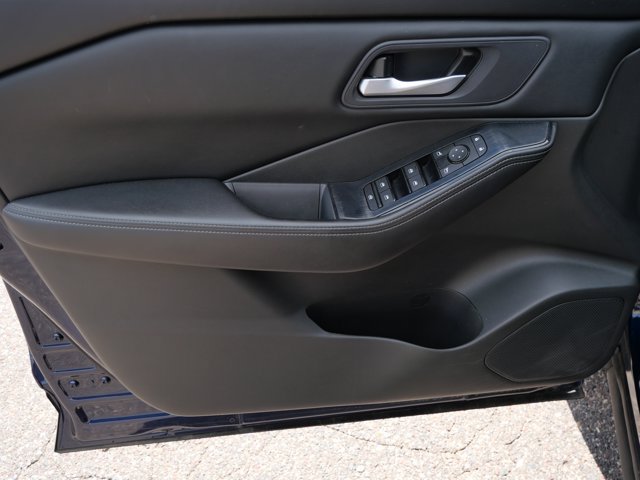Used 2024 Nissan Rogue SV FWD image 12