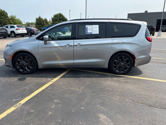 Used 2020 Chrysler Pacifica Limited FWD image 13