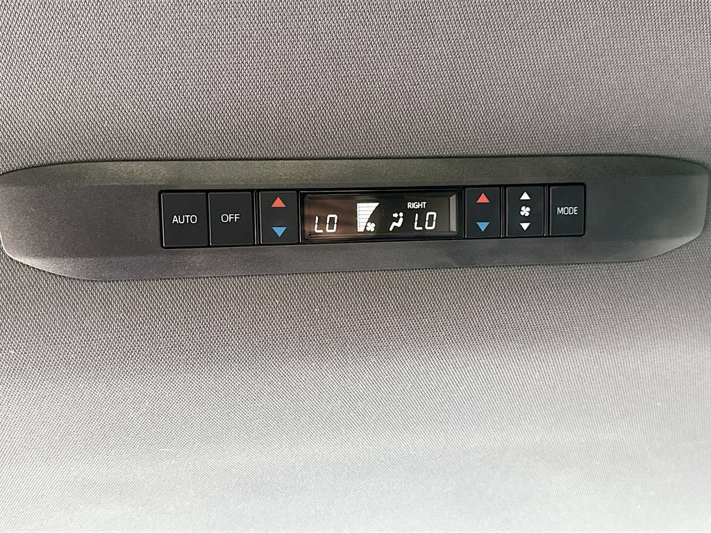 Used 2022 Toyota Sienna XLE w/ XLE Plus Package FWD image 26