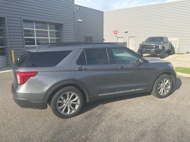 Certified 2023 Ford Explorer XLT w/ Equipment Group 202A RWD image 4