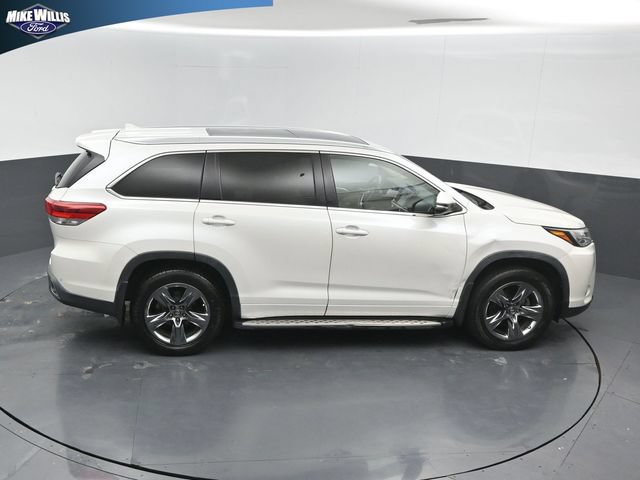 Used 2019 Toyota Highlander Limited Platinum FWD image 16
