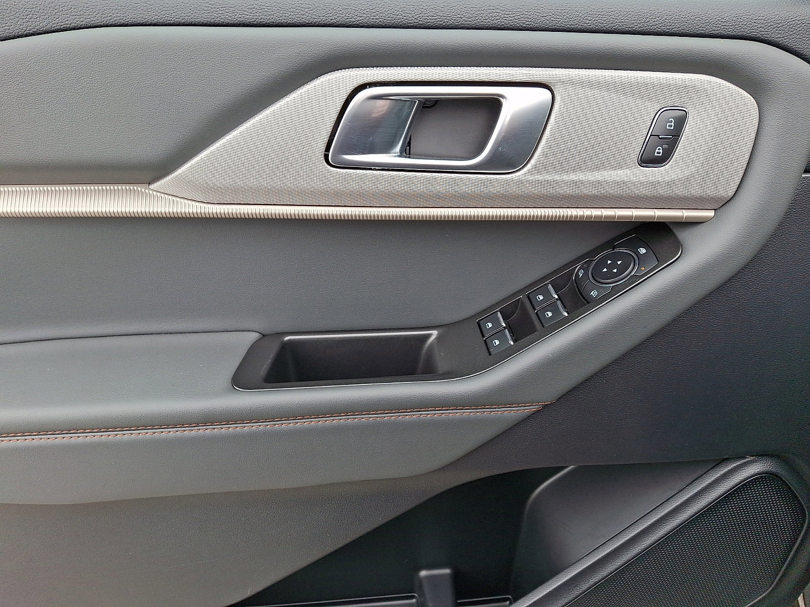 Certified 2025 Ford Explorer Active image 16