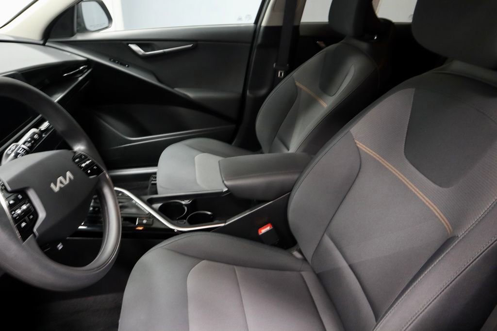 Used 2023 Kia Niro LX FWD image 26