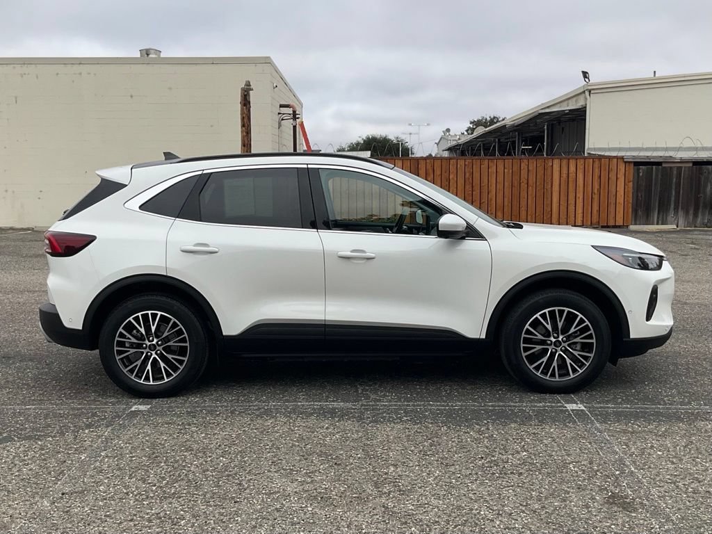Certified 2024 Ford Escape SE w/ PHEV Premium Package FWD image 7