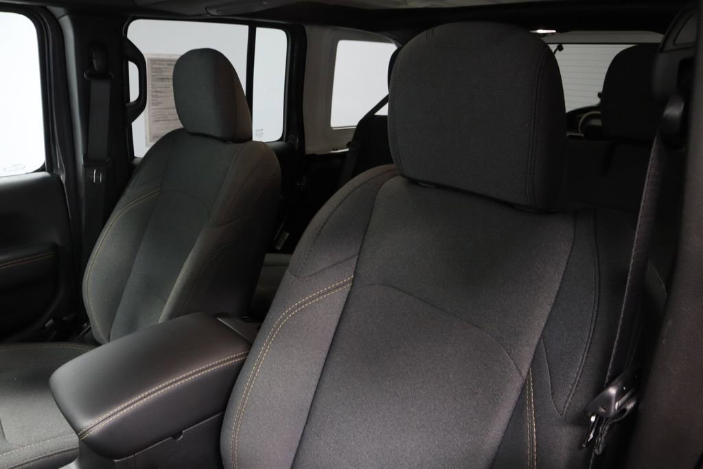 Used 2025 Jeep Wrangler Unlimited Sahara AWD/4WD image 26