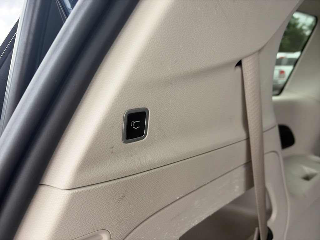 Used 2023 Chrysler Pacifica Touring-L FWD image 33