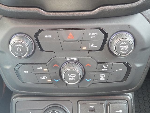 Used 2021 Jeep Renegade Latitude w/ Convenience Group AWD/4WD image 29