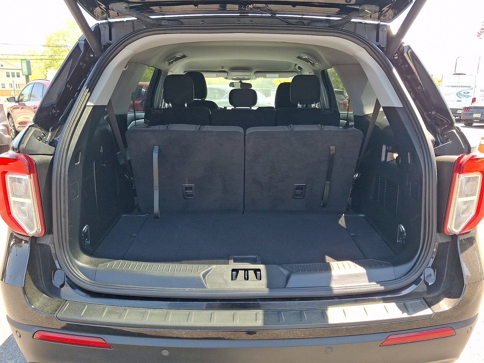Certified 2024 Ford Explorer XLT AWD/4WD image 30