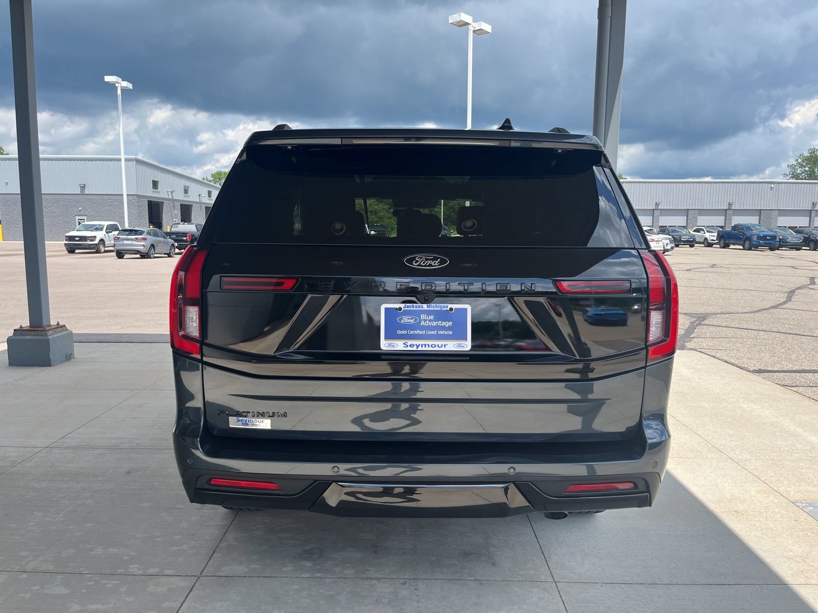 Certified 2025 Ford Expedition Platinum w/ Stealth Performance Package AWD/4WD image 4