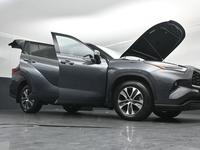 Used 2021 Toyota Highlander XLE AWD/4WD image 54