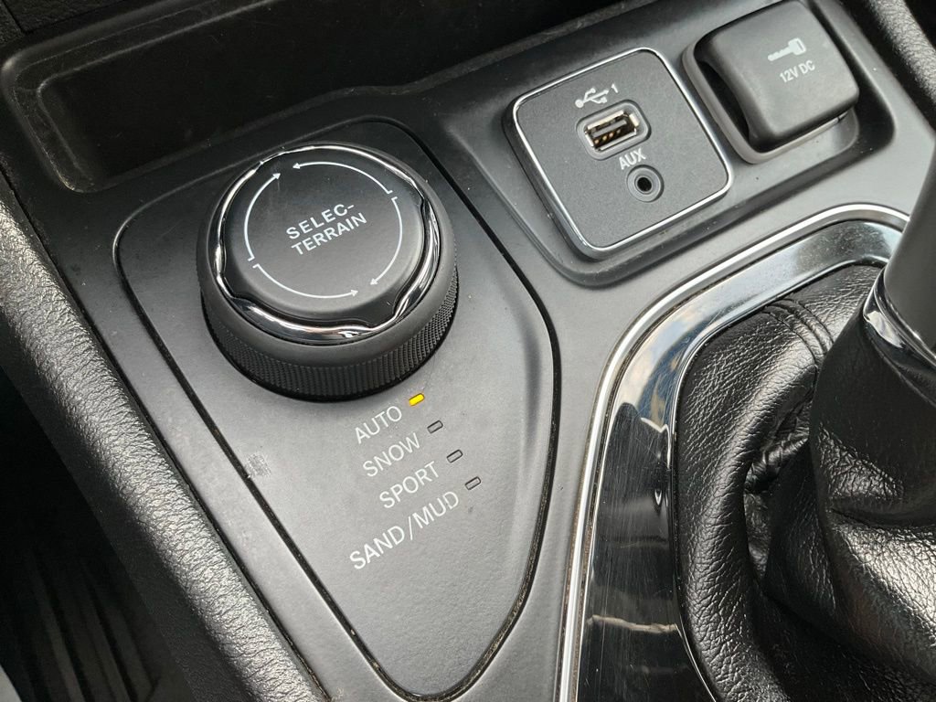 Used 2019 Jeep Cherokee Limited image 10