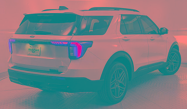 Certified 2025 Ford Explorer ST-Line w/ Premium Package image 4