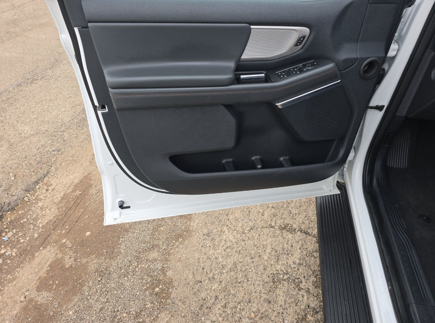 Certified 2025 Ford Expedition Active RWD image 11