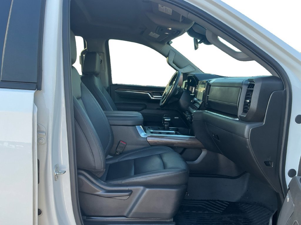 Used 2025 Chevrolet Silverado 1500 LT Trail Boss w/ Convenience Package II AWD/4WD image 22