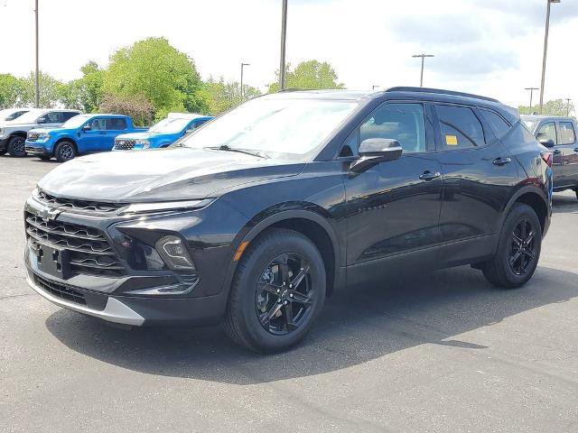 Used 2024 Chevrolet Blazer LT w/ Midnight/Sport Edition AWD/4WD image 2