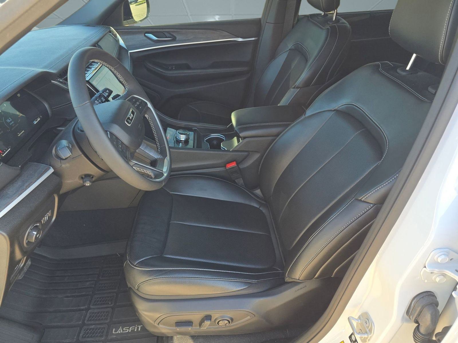 Used 2025 Jeep Grand Cherokee L Limited w/ Luxury Tech Group II image 5