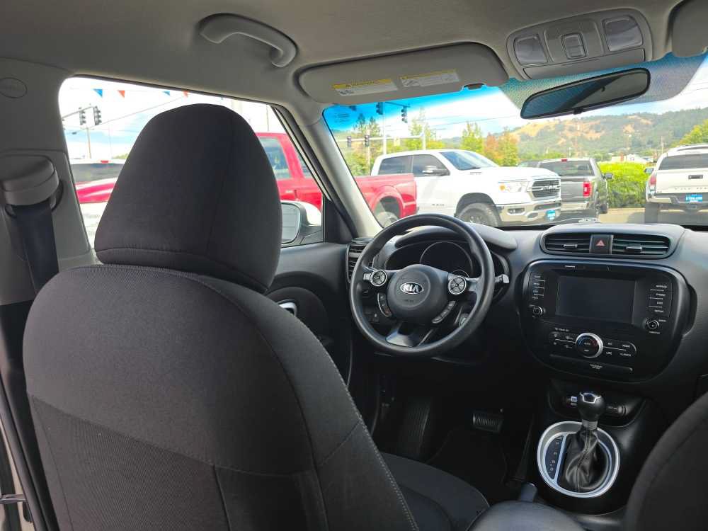 Used 2018 Kia Soul + FWD image 10