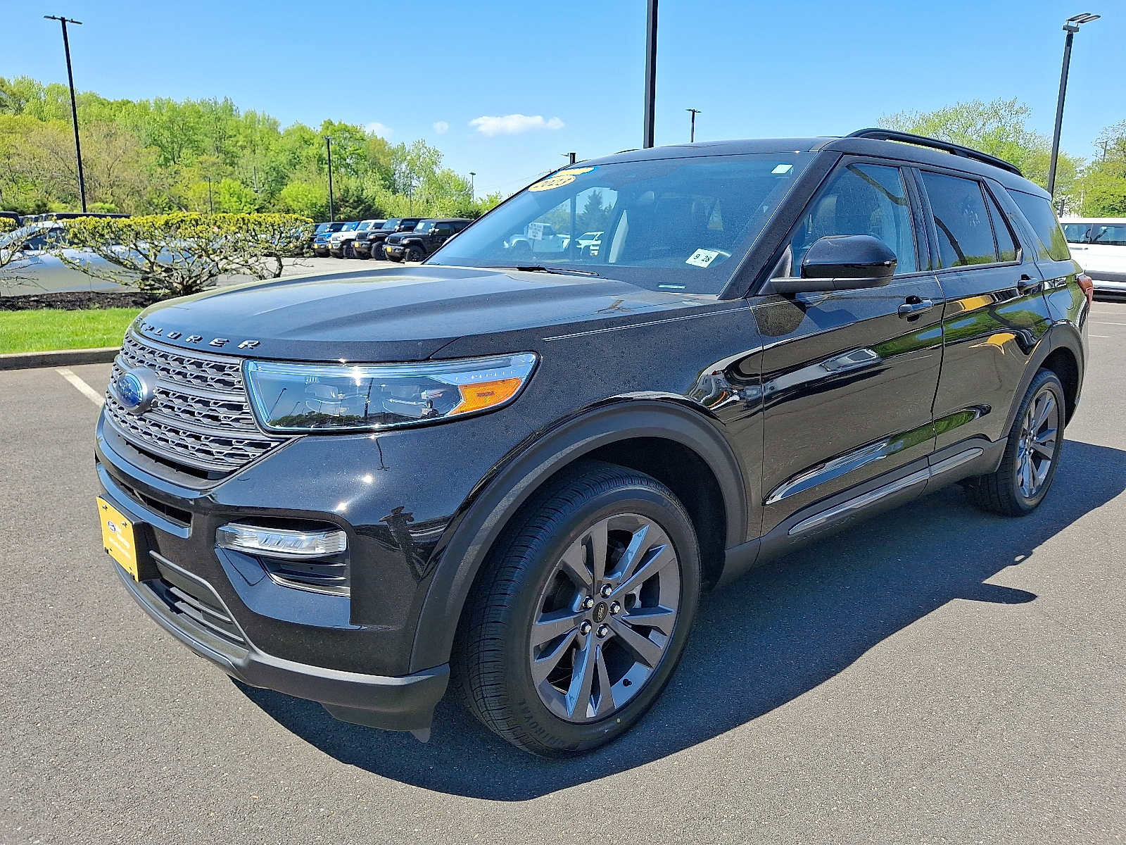Certified 2023 Ford Explorer XLT w/ Equipment Group 202A AWD/4WD image 4