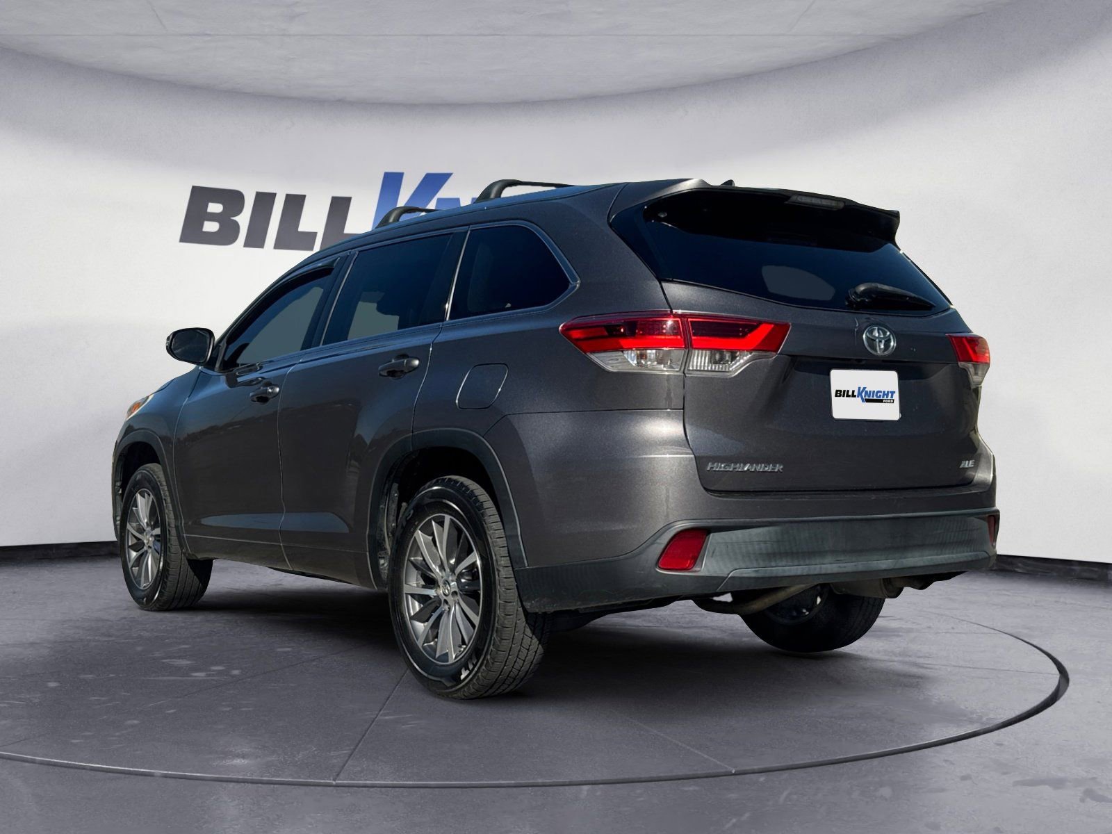 Used 2017 Toyota Highlander XLE image 3