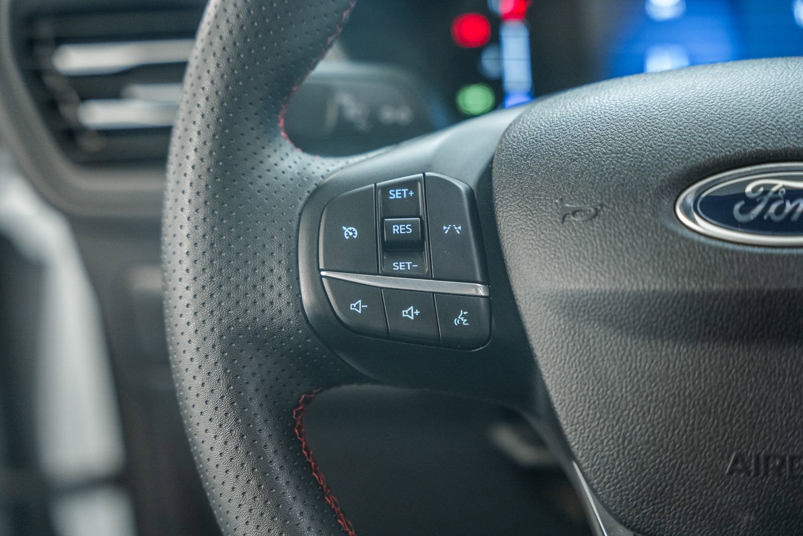 Certified 2025 Ford Escape ST-Line image 35