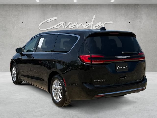 Used 2023 Chrysler Pacifica Touring-L FWD image 15