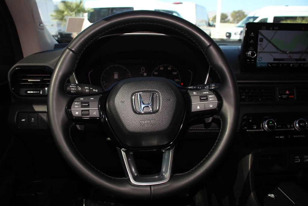 Used 2025 Honda Pilot Touring image 16
