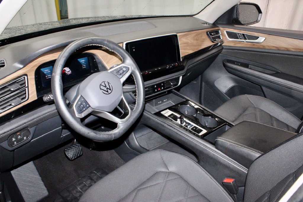 Used 2024 Volkswagen Atlas SE AWD/4WD image 25