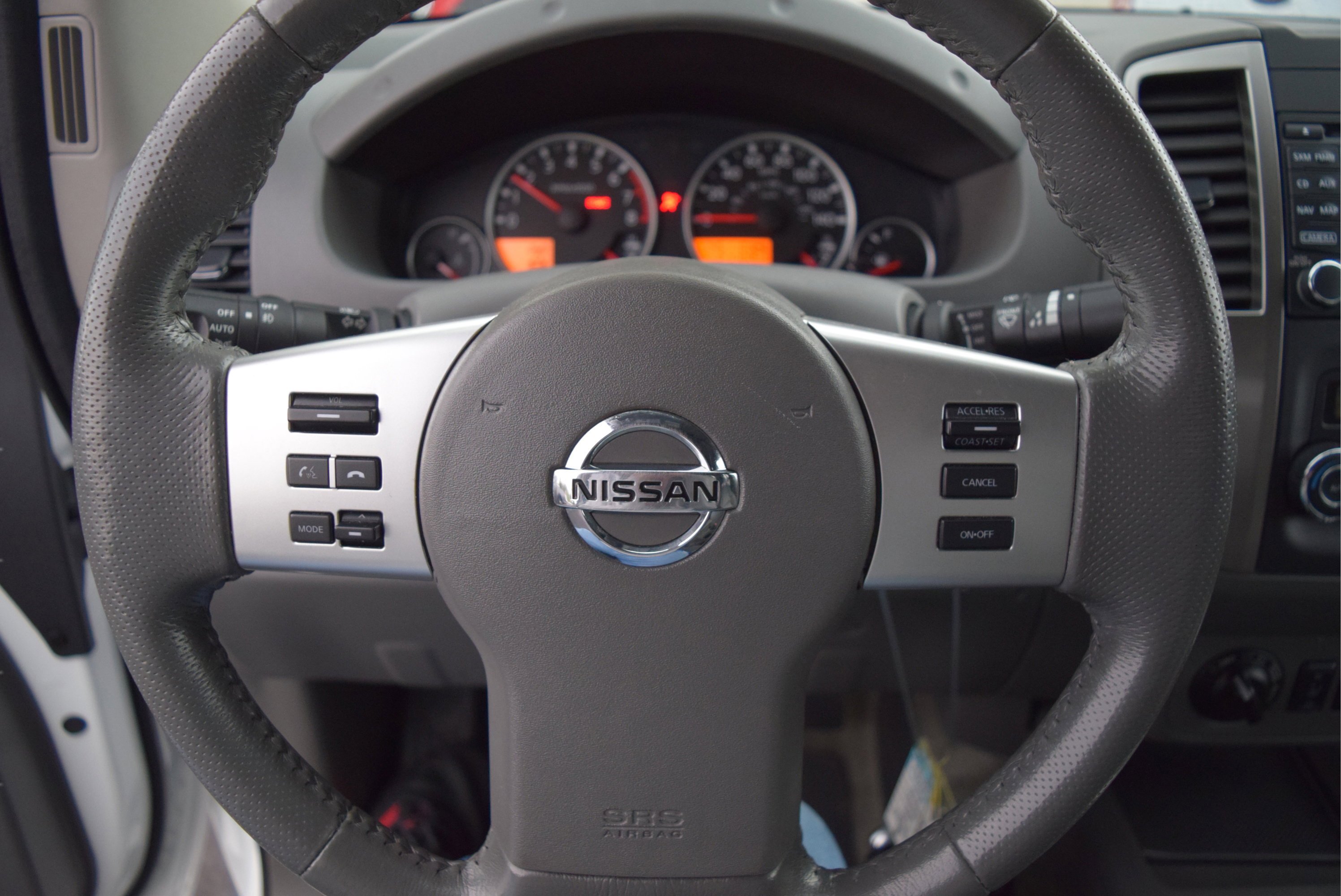 Used 2017 Nissan Frontier SL image 12