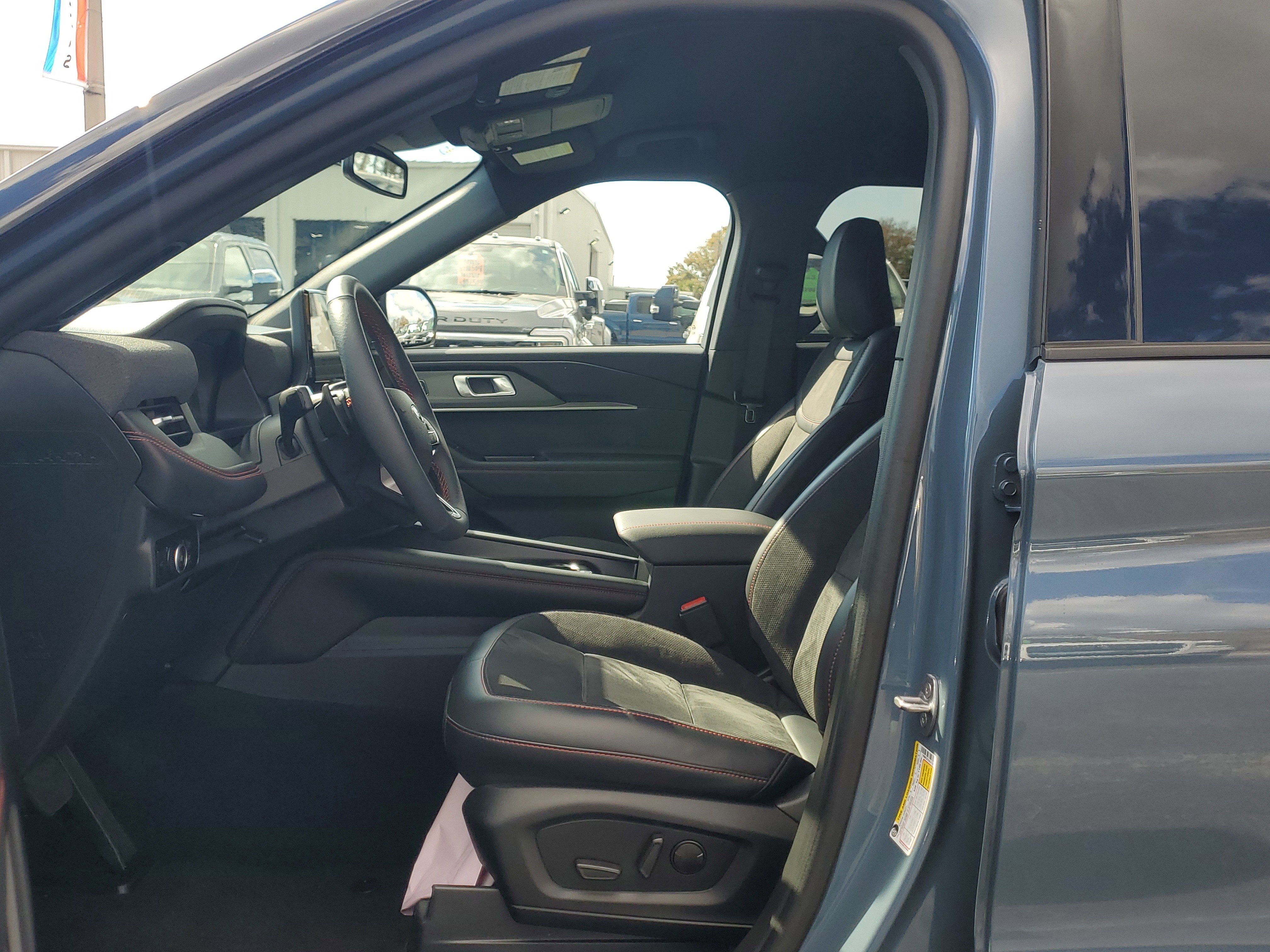 Certified 2025 Ford Explorer ST image 21