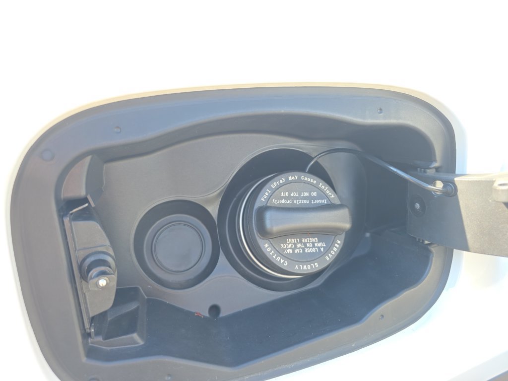 Used 2025 Mercedes-Benz GLC 300 4MATIC image 14