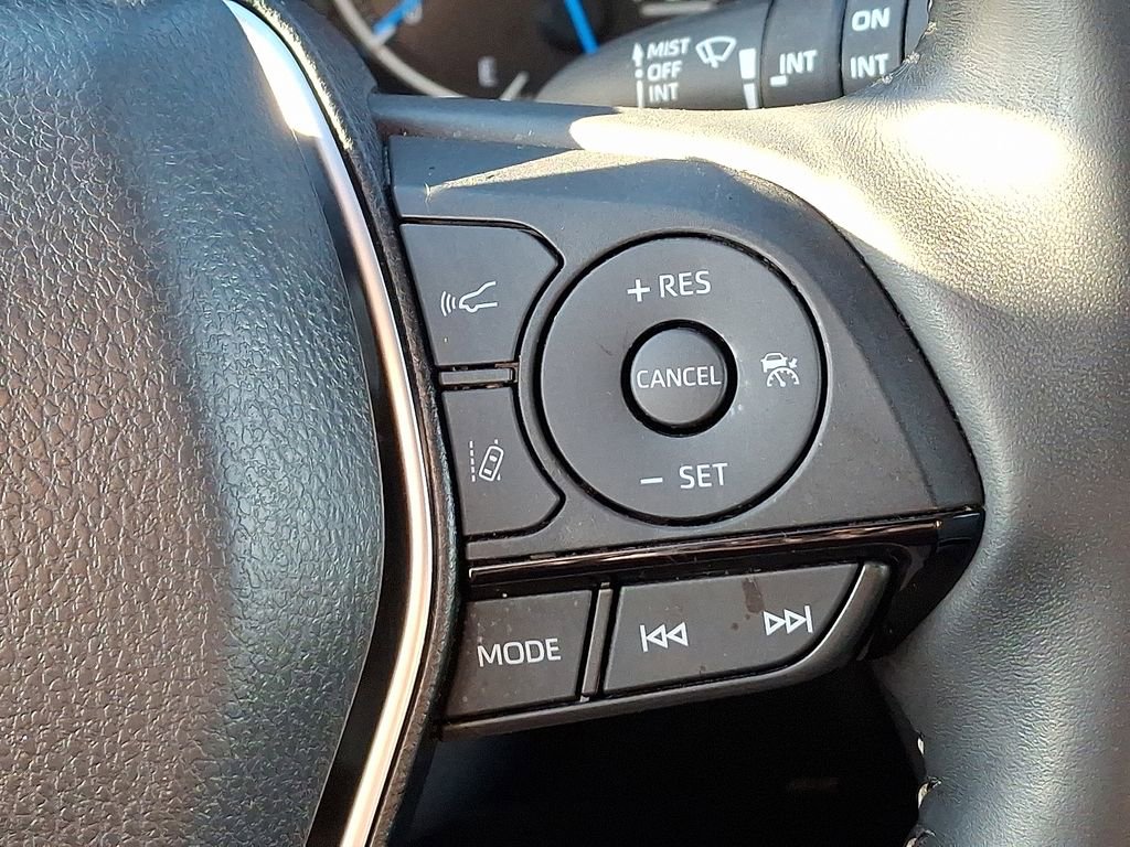 Used 2021 Toyota Venza XLE image 20