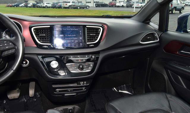 Used 2020 Chrysler Pacifica Touring-L image 25