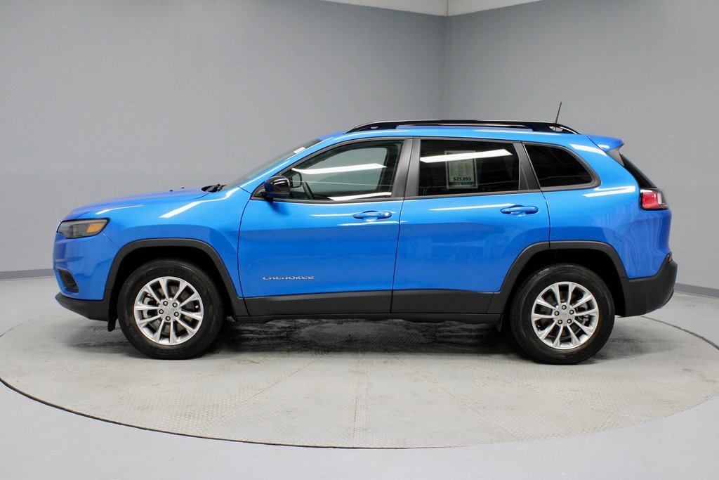 Used 2022 Jeep Cherokee Latitude Lux w/ Mopar Interior Package image 2