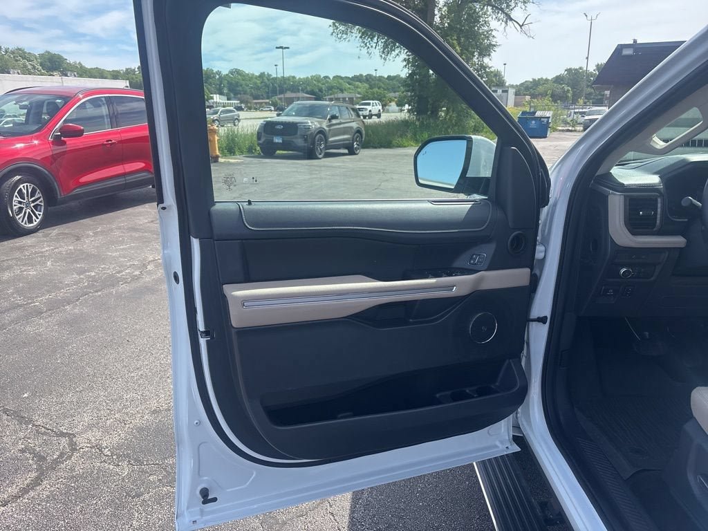 Certified 2022 Ford Expedition Limited AWD/4WD image 16
