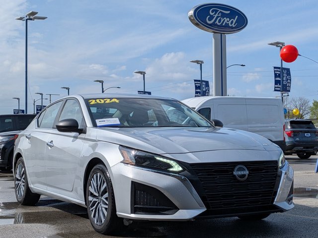 Used 2024 Nissan Altima 2.5 SV FWD image 2