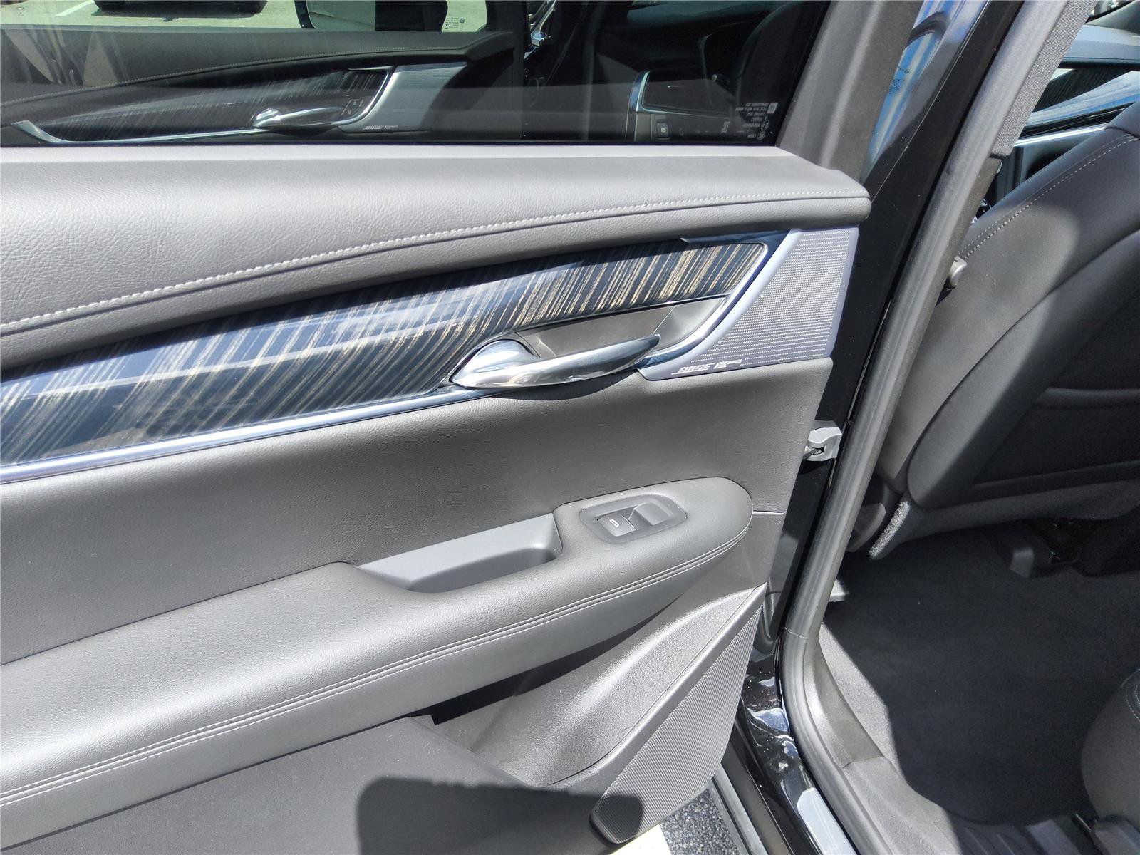 Used 2023 Cadillac XT6 Premium Luxury w/ Technology Package FWD image 21
