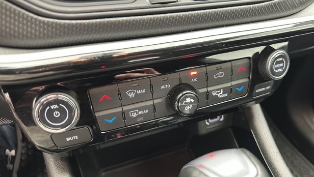 Used 2025 Jeep Compass Trailhawk AWD/4WD image 19