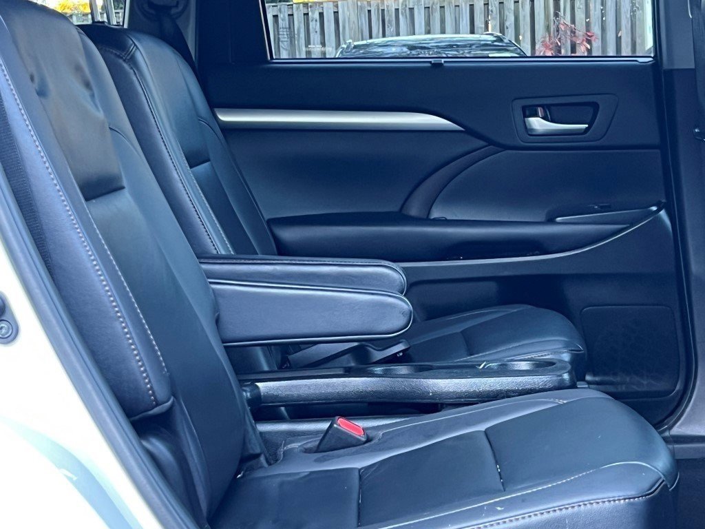 Used 2019 Toyota Highlander XLE image 15