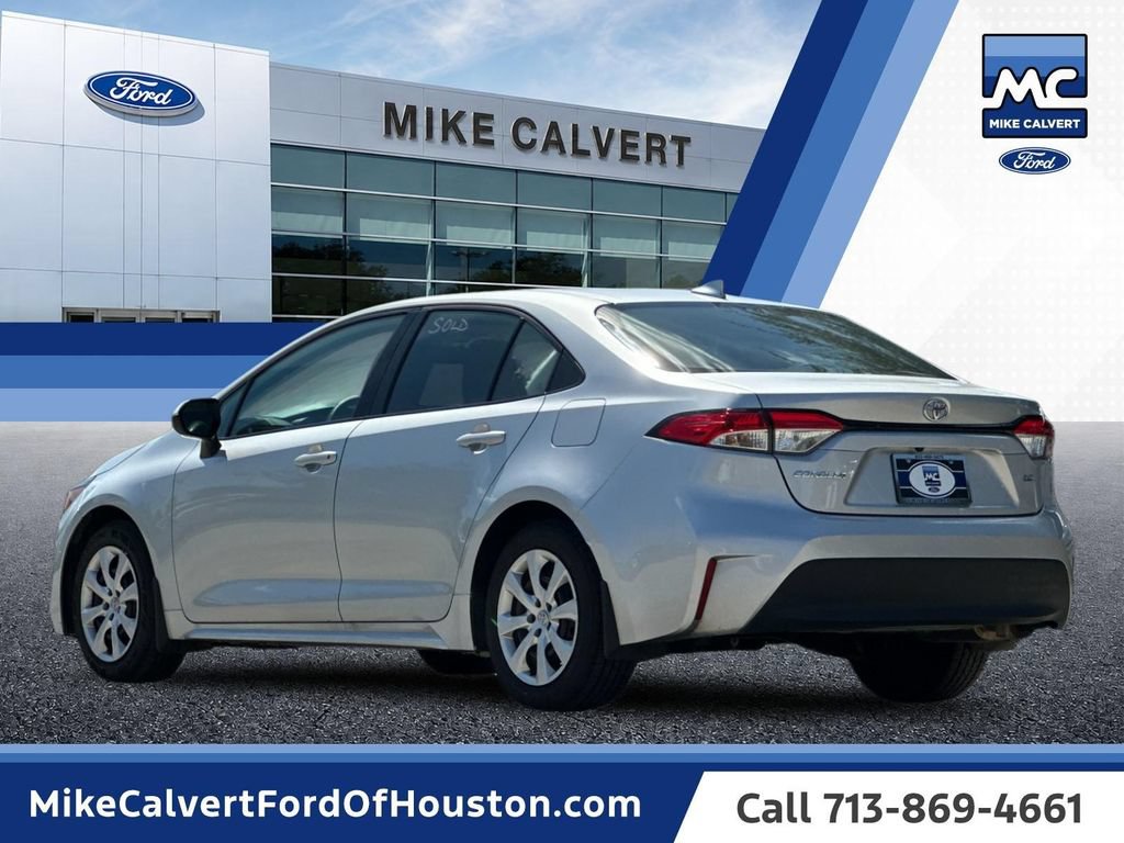 Used 2025 Toyota Corolla LE FWD image 3