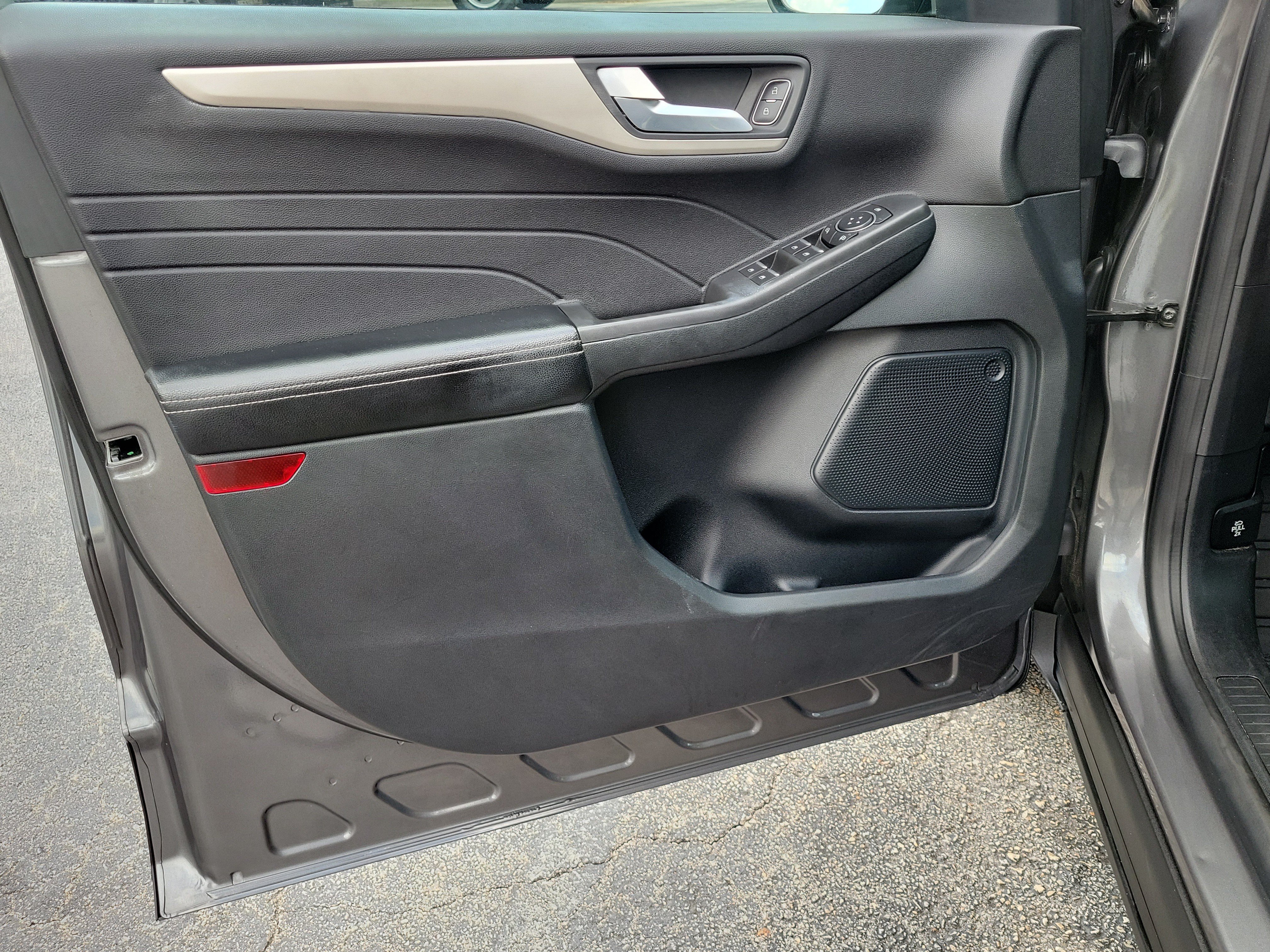 Certified 2021 Ford Escape SE w/ SE Sport Appearance Package FWD image 19