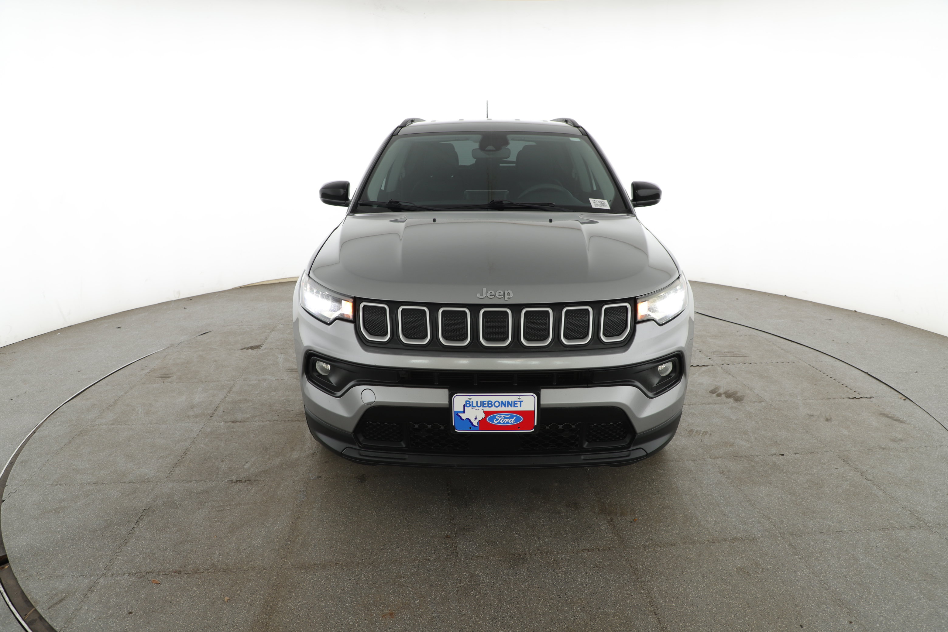 Used 2022 Jeep Compass Latitude FWD image 3
