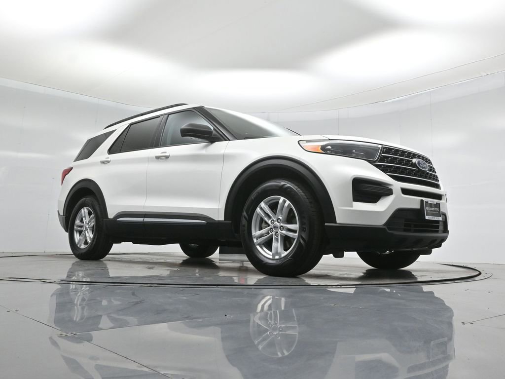 Certified 2022 Ford Explorer XLT image 2