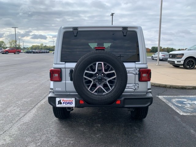 Used 2024 Jeep Wrangler Sahara w/ Technology Group image 4