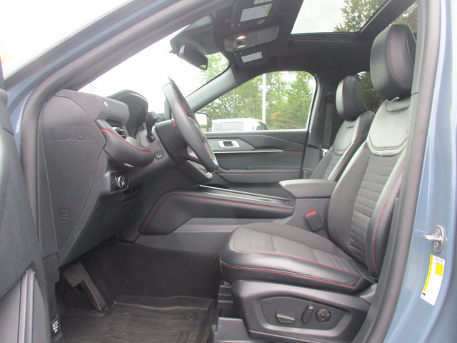 Certified 2025 Ford Explorer ST-Line w/ Premium Package AWD/4WD image 28